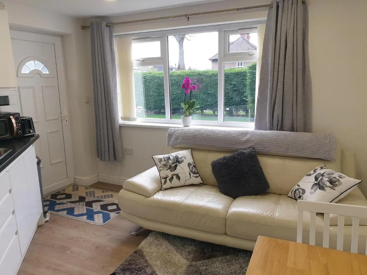Modern 1 Bed Apartment 10 Mins To Leeds City Cent
