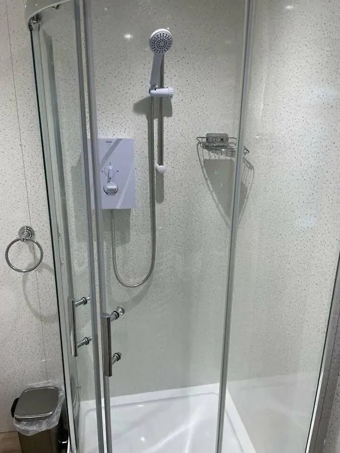 Modern 1 Bed Apartment 10 Mins To Leeds City Cent